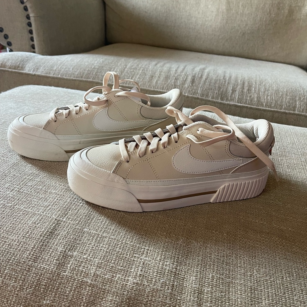 Nike court legacy lift